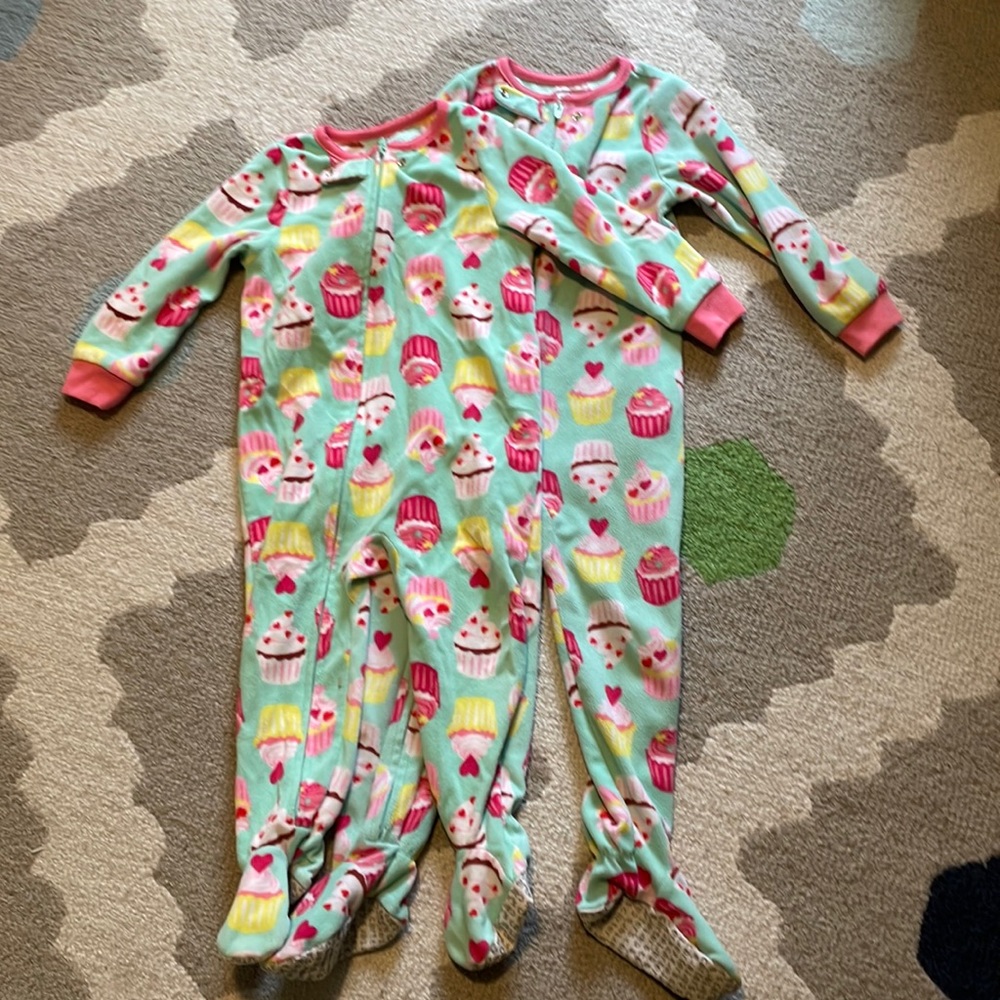 Set of two cupcake fleece pajamas, 24 months and 3t.